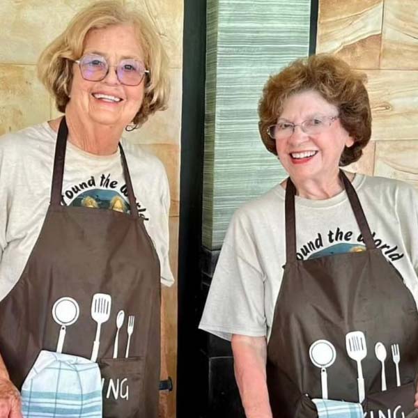 Two 81 year old friend travel the world around 80 days