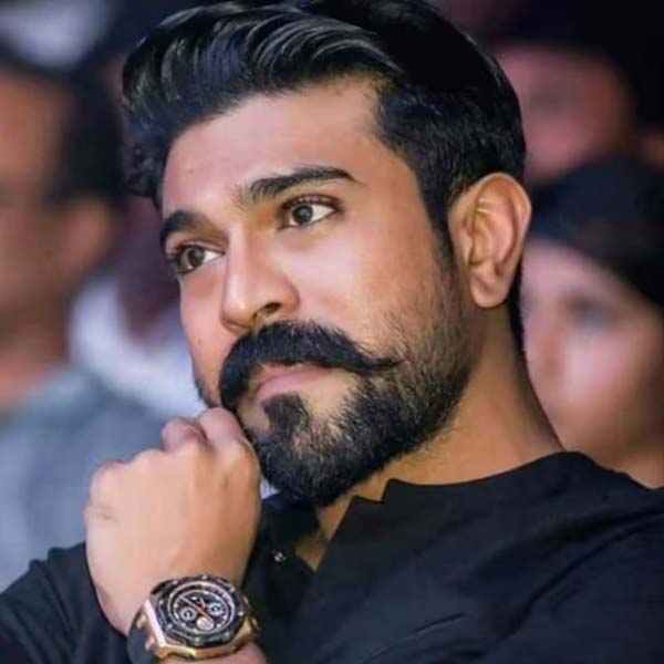 বিলাসবহুল ঘড়ি সংগ্রহ করার শখ পোষণ করেন রামচরণ। চলতি বছরের জুন মাসে কন্যাসন্তানের জন্ম দেন রামচরণের স্ত্রী উপাসনা কামিনেনি। স্ত্রী এবং কন্যাকে নিয়ে অভিনেতা হাসপাতাল থেকে বেরিয়ে যাওয়ার সময় ছবিশিকারিদের চোখ যায় রামচরণের হাতের দিকে।