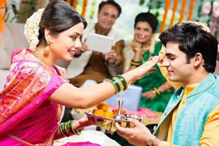 ভাইফোঁটা –  আগামী বছর ভাইফোঁটা দু'দিন। ৩-৪ নভেম্বর ২০২৪। বাংলা ১৭-১৮ কার্তিক ১৪৩১। রবি ও সোমবার।