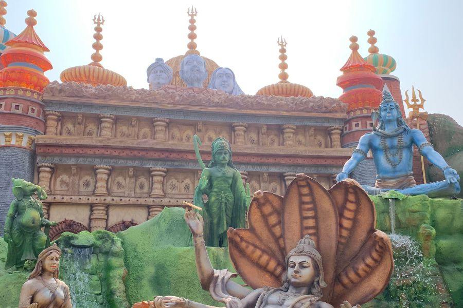  বারাসতের সেরা পুজোগুলোর মধ্যে একটি কেএনসি রেজিমেন্টের পুজো।