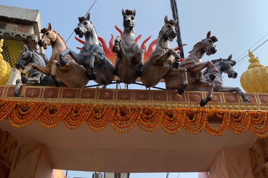 তাঁদের পুজো এবার ৬৪তম বর্ষে পদার্পণ করেছে।