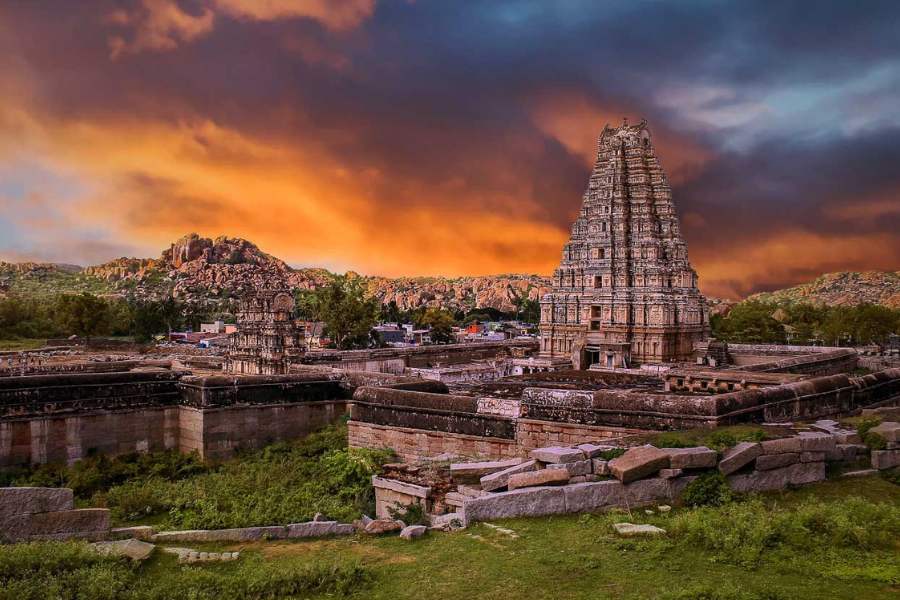 বিজয়নগর সাম্রাজ্য ভারতীয় ইতিহাসে খুব পরিচিত।   এই রাজবংশের প্রধান শাসক ছিলেন কৃষ্ণদেবরায়। 