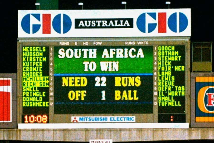 Picture of scoreboard of the semifinal match in 1992 between South Africa and England.