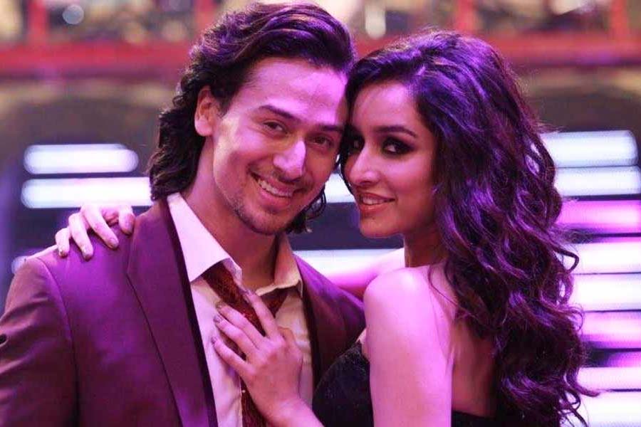 বলিপাড়া সূত্রে খবর, টাইগার এবং শ্রদ্ধার আলাপ ‘বাঘি’ ছবির সেট থেকে শুরু হয়নি। বরং দুই তারকার বন্ধুত্ব বহু পুরনো। মুম্বইয়ের একটি স্কুলে একসঙ্গে একই শ্রেণিতে পড়তেন দু’জনে।