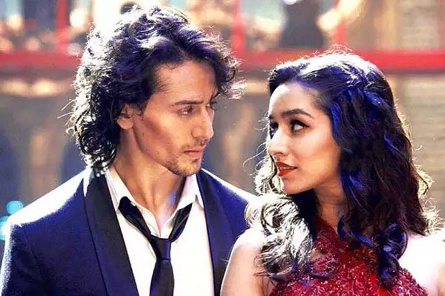 বলিপাড়া সূত্রে খবর, স্কুলে পড়াকালীন নাকি শ্রদ্ধাকে ভাল লাগত টাইগারের। এমনকি সেই সময় টাইগারেরও একনিষ্ঠ ভক্ত ছিলেন স্কুলপড়ুয়া শ্রদ্ধা।