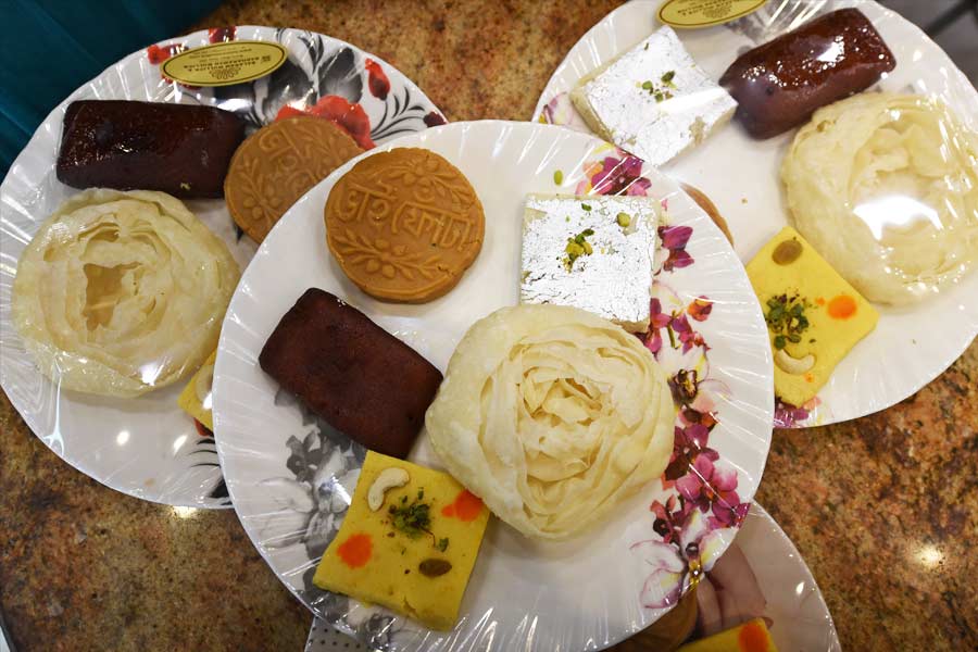 What kind of sweets are available in shops on the occasion of Bhaifota 2023.