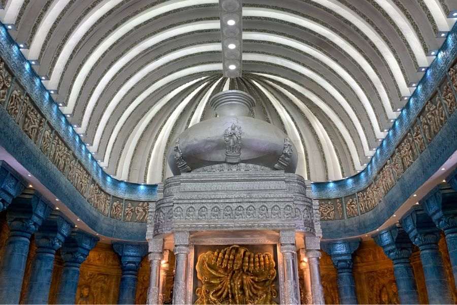 বারাসতের নবপল্লি 'আমরা সবাই ক্লাব'। অল্প কয়েক দিনে নামী পুজো হয়ে উঠেছে।