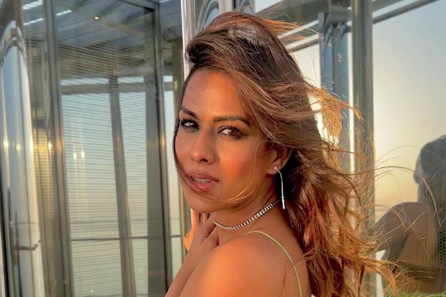 ১৯৯০ সালের ২৭ সেপ্টেম্বর দিল্লিতে জন্ম নিয়ার। জন্মের সময় তাঁর নাম নেহা ছিল। বহুল প্রচলিত হওয়ার কারণে নাম পরিবর্তন করে নিয়া রাখেন তিনি। বাবা-মা এবং দাদার সঙ্গে দিল্লিতেই থাকতেন নিয়া। সেখানেই স্কুলের গণ্ডি পার করেন তিনি।