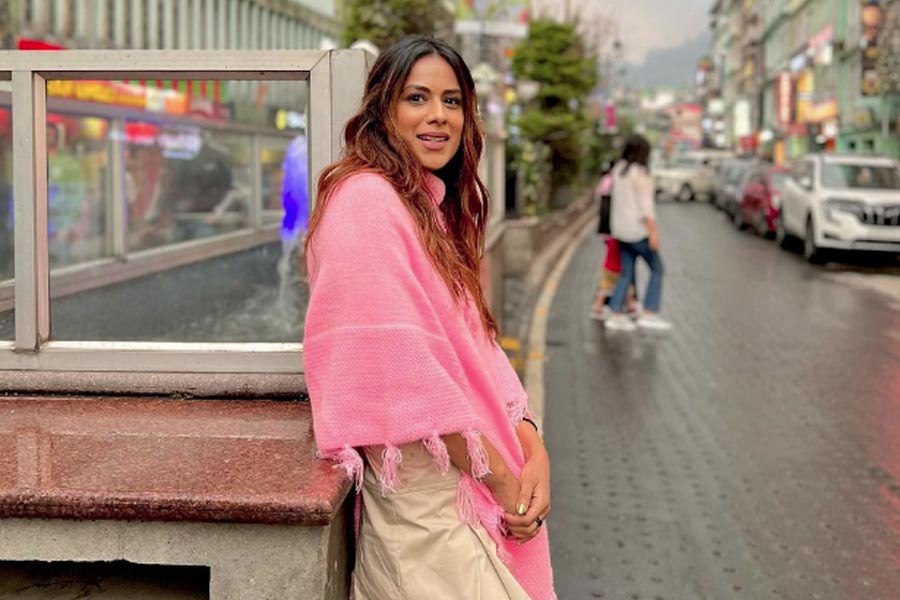 হিন্দি ধারাবাহিকে মুখ্য চরিত্রে অভিনয়ের পাশাপাশি বহু ধারাবাহিকে অতিথিশিল্পী হিসাবেও দেখা গিয়েছে নিয়াকে। বিভিন্ন নামী সংস্থার বিজ্ঞাপনে অভিনয় করেছেন তিনি।