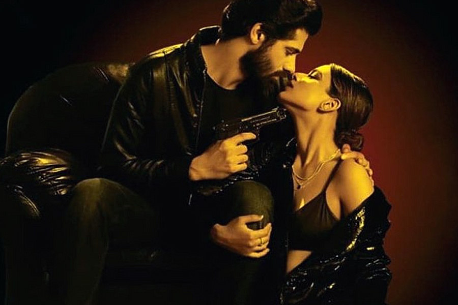 কানাঘুষো শোনা যায়, ‘টুইস্টেড’ সিরিজ়ে সহ-অভিনেতা রাহুল সুধীরের সঙ্গে সম্পর্কে জড়িয়ে পড়েন নিয়া। এক পুরনো সাক্ষাৎকারে রাহুলের সঙ্গে সম্পর্ক নিয়ে মুখ খোলেন অভিনেত্রী।