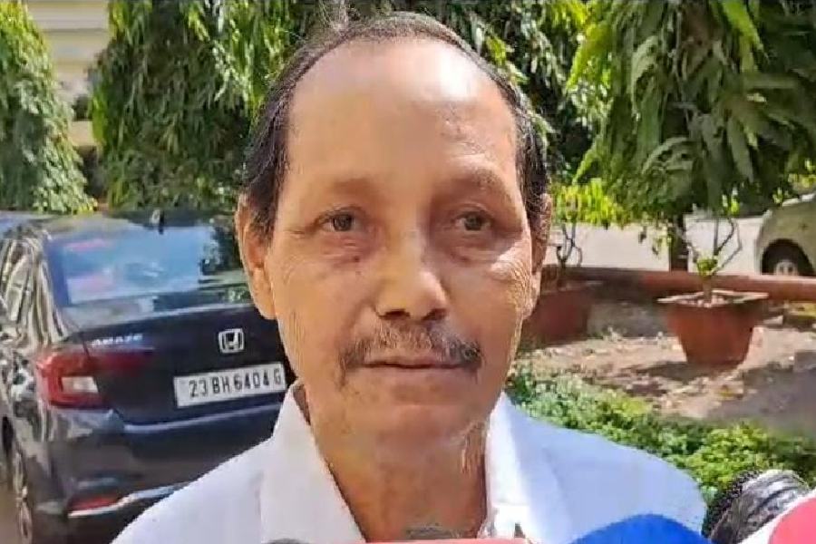 Titagarh Municipality Ex chairman goes to ED office to ask his next date of summon