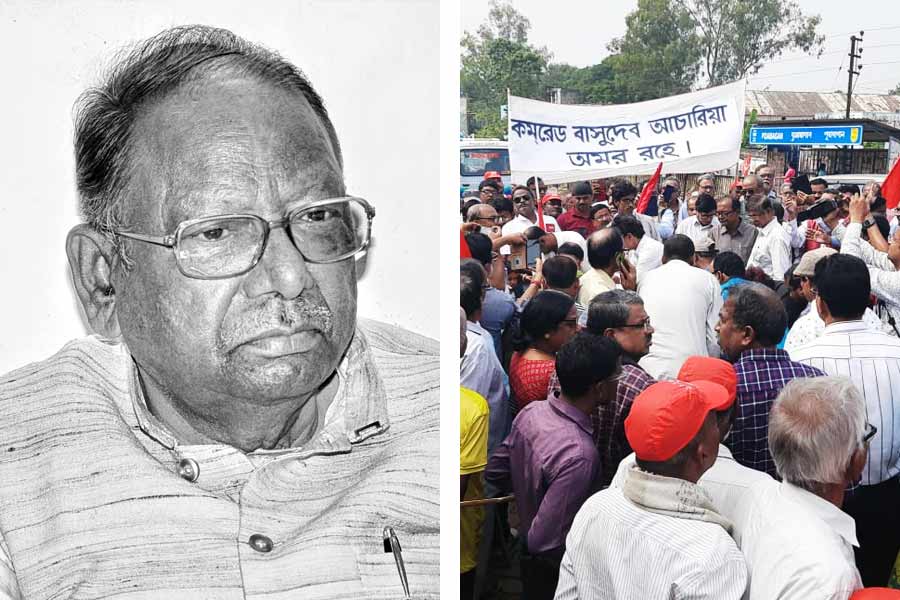 Veteran CPM leader Basudeb Acharia’s dead body reaches Bankura, heading towards purulia