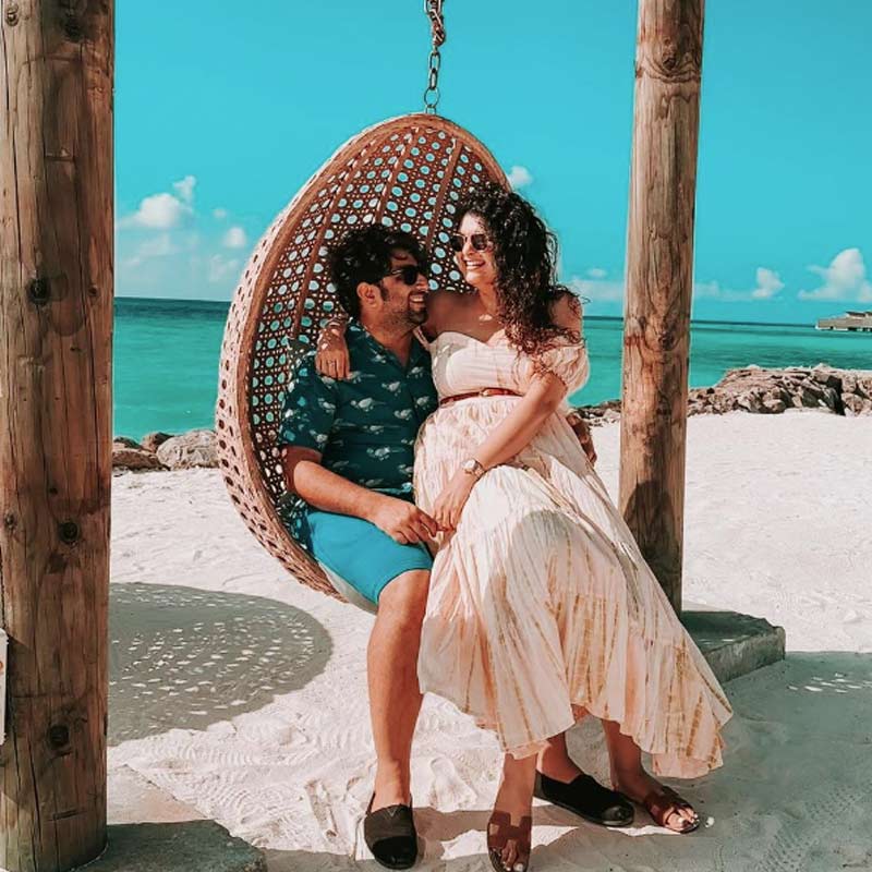 অংশুলা এবং রোহনের ছবি সমাজমাধ্যমে ছড়িয়ে পড়ায় নেটব্যবহারকারীরা অংশুলার উদ্দেশে নানা রকম তির্যক মন্তব্য করতে শুরু করেন। অংশুলার উচ্চতার চেয়ে রোহনের উচ্চতা সামান্য কম। সে বিষয়টি নেটব্যবহারকারীদের একাংশের নজরে পড়ে। তা নিয়েই কটাক্ষের শিকার হন অংশুলা।