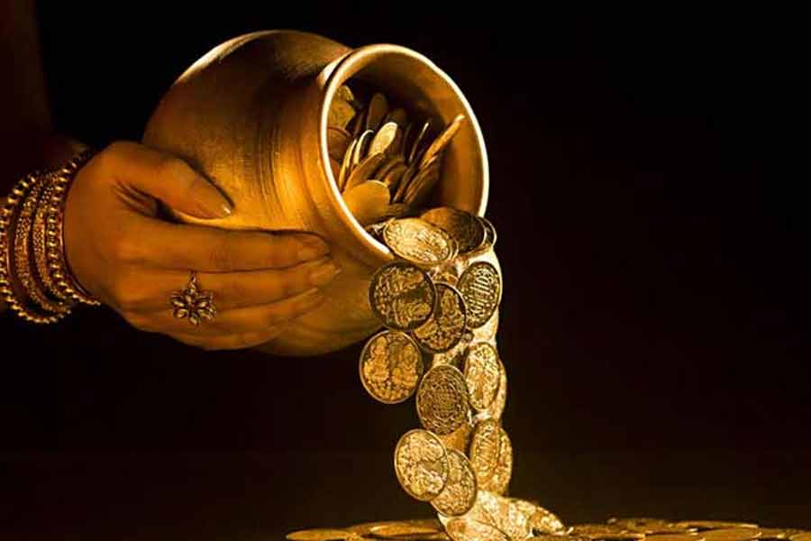 কনফেডারেশন অফ অল ইন্ডিয়া ট্রেডার্সের (সিএআইটি) প্রেসিডেন্ট বিসি ভারটিয়া, সেক্রেটারি জেনারেল প্রবীণ খাণ্ডেলওয়াল ধনতেরসে ৫০ হাজার কোটি মূল্যের ভারতীয় পণ্যের কেনাবেচা হতে চলেছে বলে ভবিষ্যদ্বাণী করেছেন।