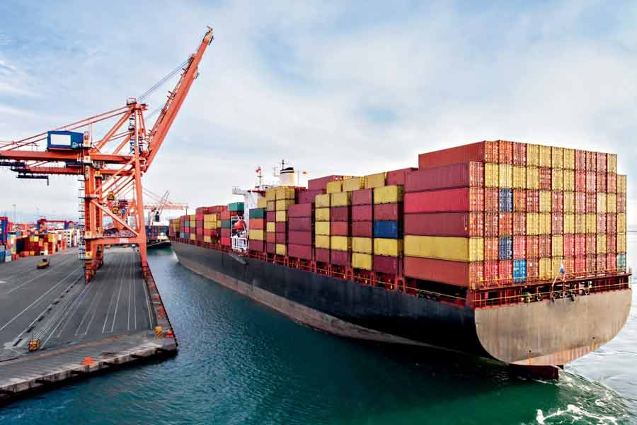 পরিসংখ্যান বলছে, আমেরিকা এবং ভারতের মধ্যে সেমিকন্ডাক্টর সংক্রান্ত উপাদানের আদানপ্রদান ২০২৩ সালে ১৪৩ শতাংশ বৃদ্ধি পেয়েছে। অন্য দিকে, একই পণ্যের রফতানি চিন থেকে আমেরিকায় কমেছে ২৯ শতাংশ।