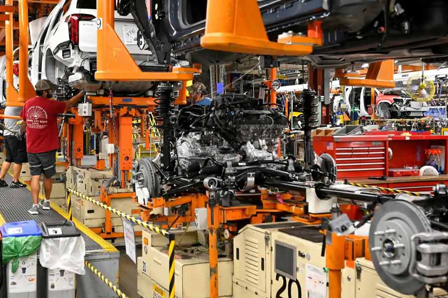 রফতানিকারক দেশ হিসাবে সবে উন্নতি করতে শুরু করেছে ভারত। অনেকে তাই বলছেন, এখনই এ সব নিয়ে মাতামাতি করার কারণ নেই। উৎপাদন ক্ষেত্রে ভারতের আরও উন্নতি প্রয়োজন।