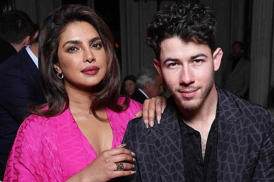 Nick Jonas says Priyanka Chopra can access his blood sugar levels, knows how to handle any situation
