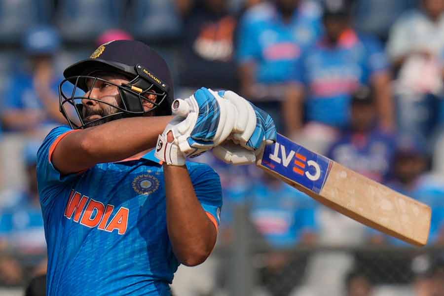 এ বারের নিলামের আগে নাটকীয় ভাবে হার্দিককে গুজরাত থেকে কিনেছে মুম্বই। তখনই একটা ইঙ্গিত পাওয়া গিয়েছিল।