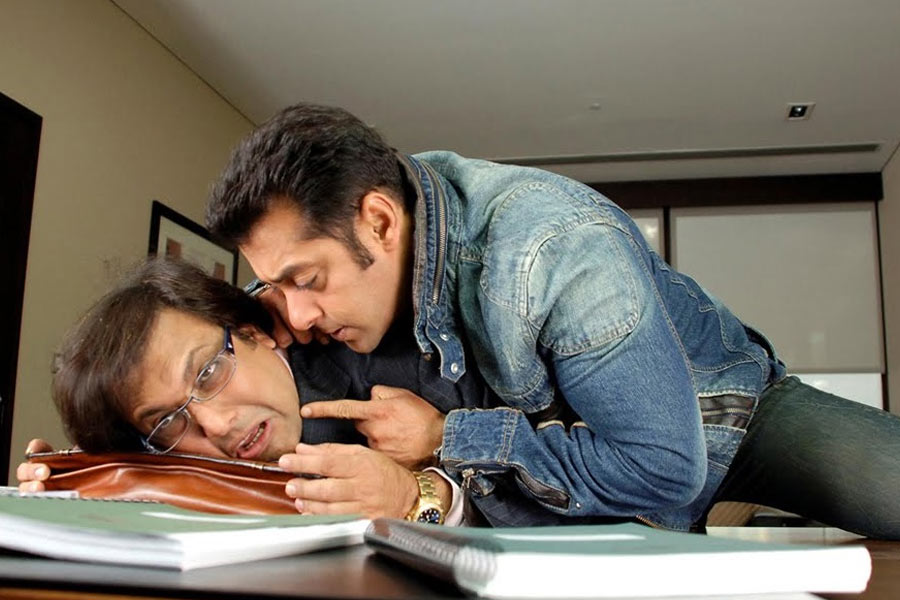 ‘জু়ড়ওয়া’ ছবির প্রসঙ্গ নিয়ে গোবিন্দের কাছে সলমন অনুরোধ করে বলেছিলেন, ‘‘তোমাকে কিন্তু ছবির পরিচালককেও দিতে হবে। এমনকি ছবির প্রযোজকও কিন্তু একই থাকতে হবে। তুমি সরে যাওয়ার পরেও যেন সাজিদ নাদিয়াদওয়ালা ছবির প্রযোজনার দায়িত্বে থাকেন।’’