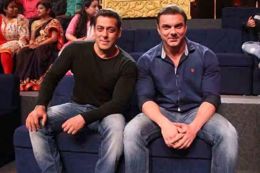 সলমন এবং তাঁর ভাই সোহেল খান দু’জনেই গোবিন্দকে শ্রদ্ধা করেন। সলমন এবং সোহেলকেও নিজের পরিবারের মতোই ভাবেন গোবিন্দ। সাক্ষাৎকারে এমনটাই জানিয়েছিলেন বলিউডের ‘চিচি’ ভাই।