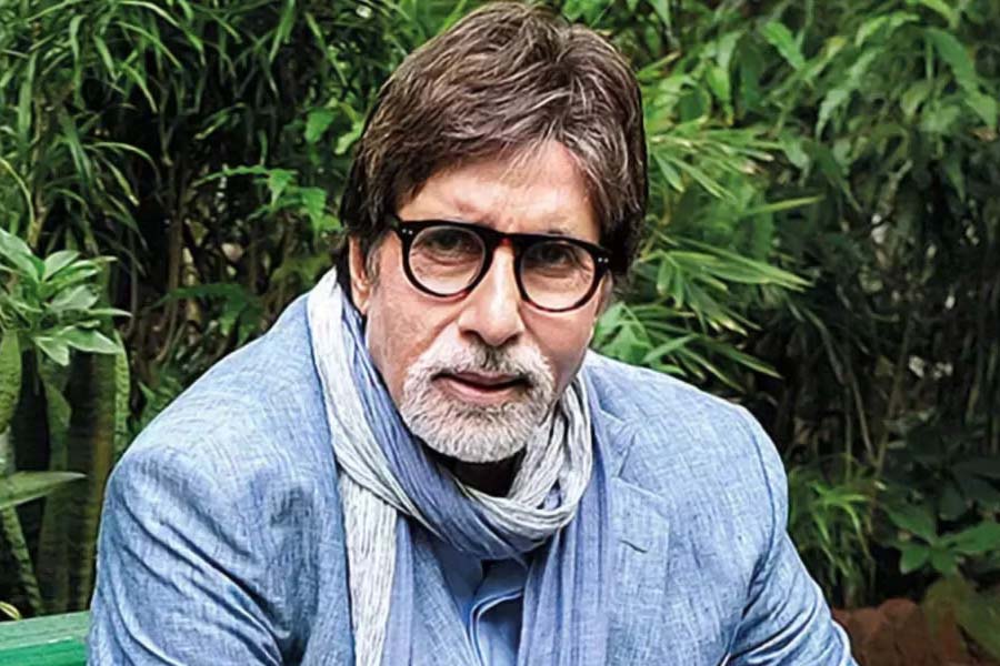 বলিপাড়া সূত্রে খবর, ‘শুবাইট’ ছবির আসল প্রযোজক ছিলেন শৈলেন্দ্র সিংহ। তিনি যখন অমিতাভ এবং সুজিতের কাছে এই ছবির প্রস্তাব নিয়ে যান তখন অমিতাভ এই ছবিতে অভিনয়ের জন্য একটি শর্ত রাখেন।