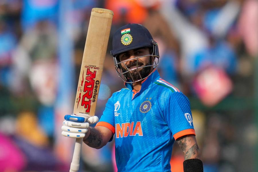 ১১৮টি ম্যাচে বিরাটের গড় ৬০.৯২। স্ট্রাইক রেট ৯৬.৮০। বিরাট যে ৫০টি সেঞ্চুরি করেছেন, তার ২৪টি তিনি করেছেন দেশের মাটিতে। হাফ সেঞ্চুরি করেছেন ৩২টি।