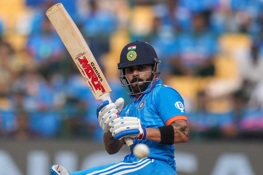 ২০০৯ থেকে ’২৩-এর মধ্যে এক দিনের ক্রিকেটে দেশের মাটিতে ৫৯০টি চার মেরেছেন বিরাট। ছক্কা হাঁকিয়েছেন ৭৮টি। 