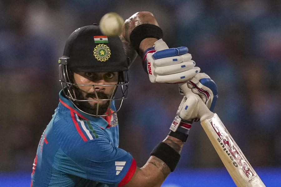 তবে একটা ম্যাচ পরেই এই পরিসংখ্যান বদলে যেতে পারে। নিজের ৫০ শতরানের রেকর্ডও তিনি শীঘ্রই ভেঙে ফেলবেন বলে বিশ্বাস তাঁর অনুরাগীদের।