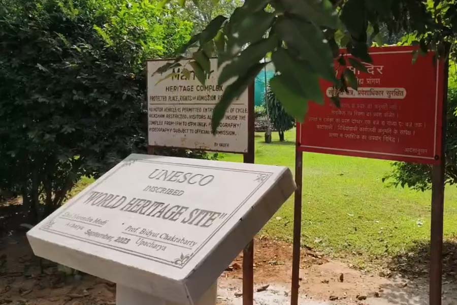 Union Education ministry has asked Visva Bharati University to remove controversial plaque