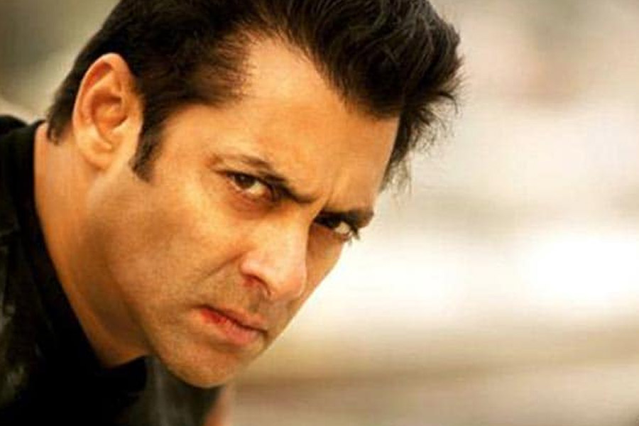 সলমনের বিরুদ্ধে শারীরিক এবং মানসিক অত্যাচারের অভিযোগ তুলে সরব হয়েছিলেন আরও এক বলি অভিনেত্রী। সলমনের সঙ্গে দীর্ঘ সময় সম্পর্কে ছিলেন তিনি।