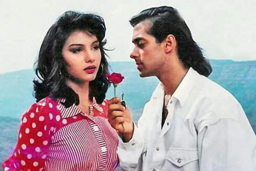 অভিনেত্রীর দাবি, এক জন মহিলার সঙ্গে বহু দিন সম্পর্কে থাকা সলমনের স্বভাববিরুদ্ধ। ৬ থেকে ৭ বছর অন্তর প্রেমিকা বদলান তিনি। এক পুরনো সাক্ষাৎকারে এমনটাই দাবি করেছিলেন সোমি আলি।