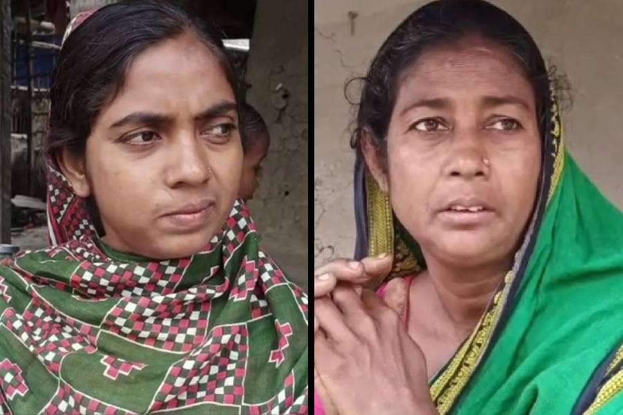 ভবিষ্যতের চিন্তায় ডুবে সুরাইয়া বিবি এবং মইনুল লস্কর।