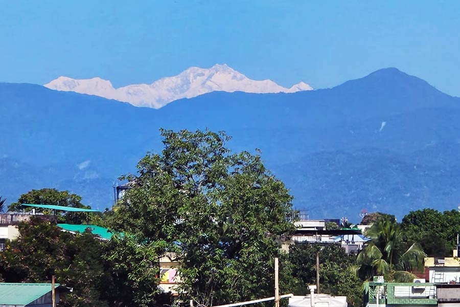 Clear sky makes Kanchenjunga more visible, People are visiting Darjeeling to witness the beauty