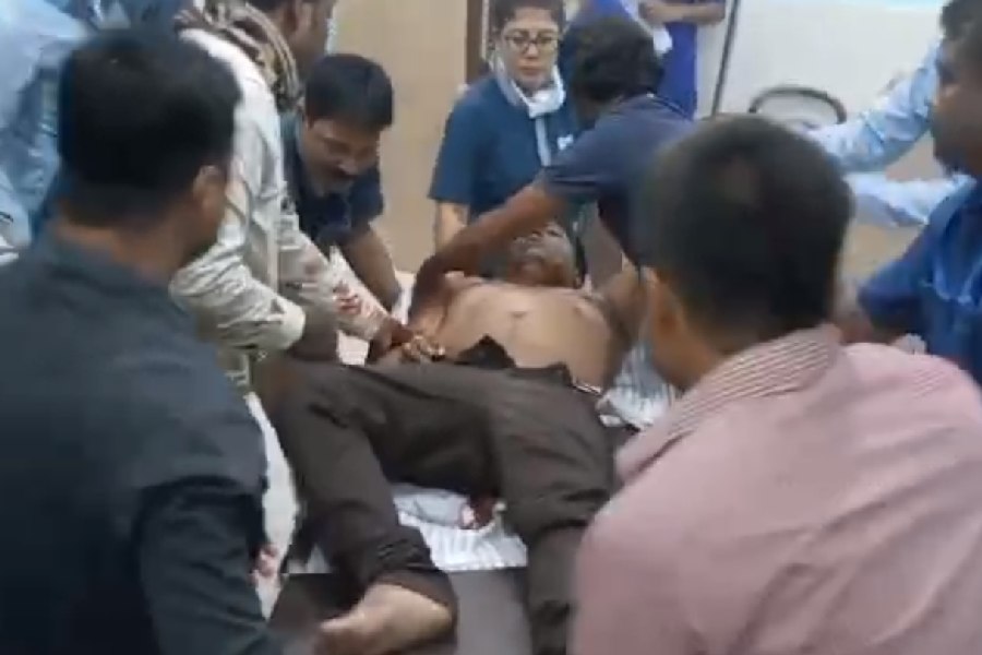 TMC leader attacked by Goons in Amdanga dgtld