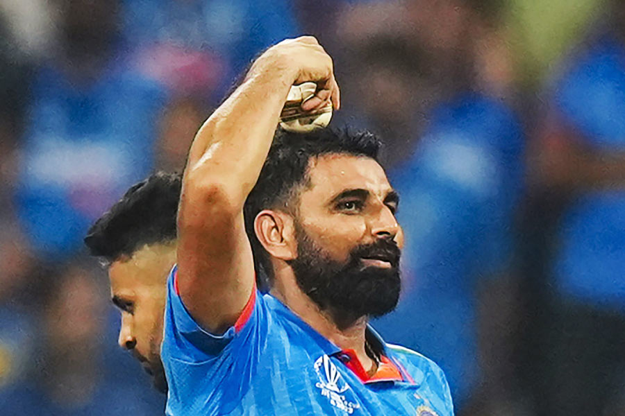 তবে শুধু মাঠের ভিতরেই ঝড় তোলেননি শামি। মাঠের বাইরেও শামির কাছে এমন এক ‘সম্পদ’ রয়েছে, যা বিভিন্ন সময়ে চর্চার কেন্দ্রবিন্দু হয়ে উঠেছে। সংবাদমাধ্যমে ঝড় তুলেছে।