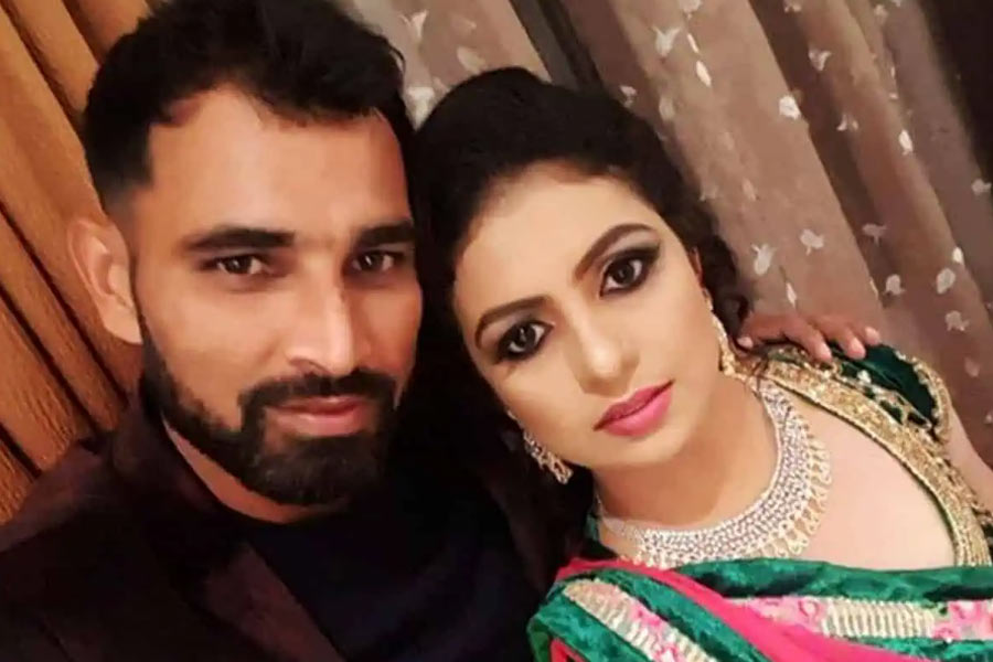 উত্তরপ্রদেশে জমি কেনার জন্য শামি ওই টাকা বিনিয়োগ করেছিলেন বলে রেগে গিয়েছিলেন হাসিন। তিনি নাকি চাইতেন, শামি পশ্চিমবঙ্গে জমি কিনে বাগানবাড়ি তৈরি করুন।