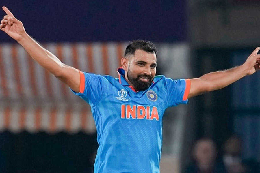 একটি বিশ্বকাপে ভারতের হয়ে সব থেকে বেশি উইকেট রয়েছে শামির ঝুলিতে। চলতি বিশ্বকাপে তাঁর উইকেটের সংখ্যা ৬ ম্যাচে ২৩টি। ২০১১ সালের বিশ্বকাপে জাহির খান ২১টি উইকেট নিয়েছিলেন। জাহিরকে ছাপিয়ে গিয়েছেন শামি।