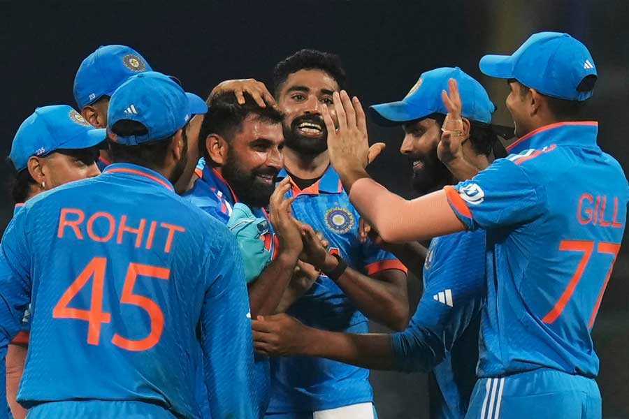 প্রথম ভারতীয় বোলার হিসাবেও বিশ্বকাপের কোনও ম্যাচে ৭ উইকেট নিয়েছেন শামি। প্রথম বোলার হিসাবে এক দিনের বিশ্বকাপে চার বার কোনও ম্যাচে পাঁচ বা তার বেশি উইকেট নিয়েছেন তিনি। অস্ট্রেলিয়ার মিচেল স্টার্ক তিন বার এই কীর্তি করেছেন। শামি ছাপিয়ে গিয়েছেন আশিস নেহরার বিশ্বকাপের এক ম্যাচে ৬ উইকেট নেওয়ার নজিরকেও।