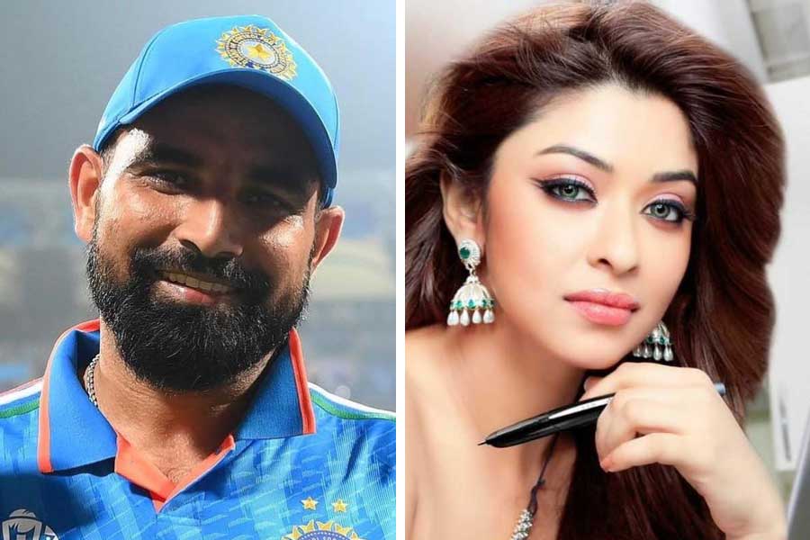 Payal Ghosh Tweets after Mohamed Shami takes 7 wickets on World cup Semi final