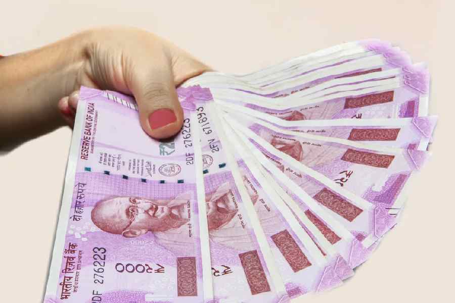 US Woman Mistakenly Received 41 Lakh rupees in Her Bank Account.