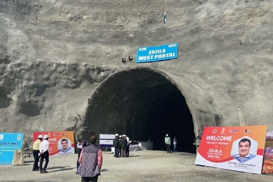 তবে এতে চিকিৎসা সম্ভব না হলে বিপদ এড়ানো মুশকিল। কারণ এই এলাকা থেকে হাসপাতাল অন্তত ২৪ কিমি দূরে।