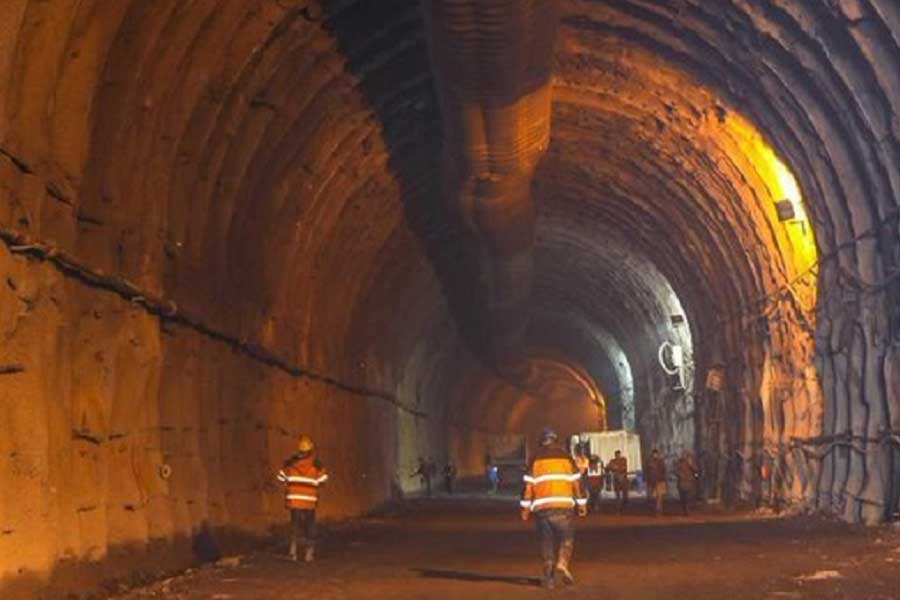 জোজি-লা টানেল তৈরি হলে অনেক কিছুই সহজ হয়ে যাবে। যে লাদাখ থেকে জম্মু-কাশ্মীরে আসতে এখন সাড়ে ৩ ঘণ্টা সময় লাগে, সুড়ঙ্গ তৈরি হলে তা কমে আসবে মাত্র ২০ মিনিটে।  