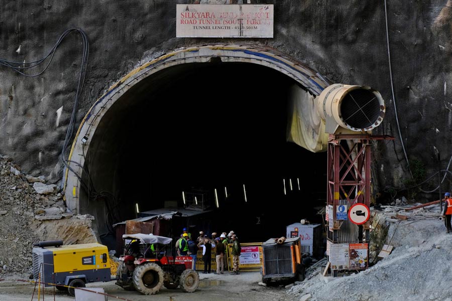 Rescue work paused after cracking sound heard in broken tunnel of Uttarkashi
