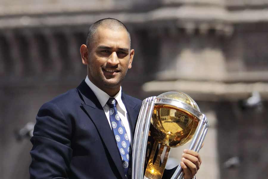 প্রথম ইনিংসের শেষেও থাকছে নানা আয়োজন। অতীতের সব বিশ্বকাপজয়ী অধিনায়কদের আমন্ত্রণ জানানো হয়েছে ফাইনালের দিন। বিসিসিআইয়ের তরফ থেকে তাঁদের বিশেষ সংবর্ধনা জানানো হবে। কপিল দেব এবং মহেন্দ্র সিংহ ধোনিও রয়েছেন আমন্ত্রিতদের তালিকায়।