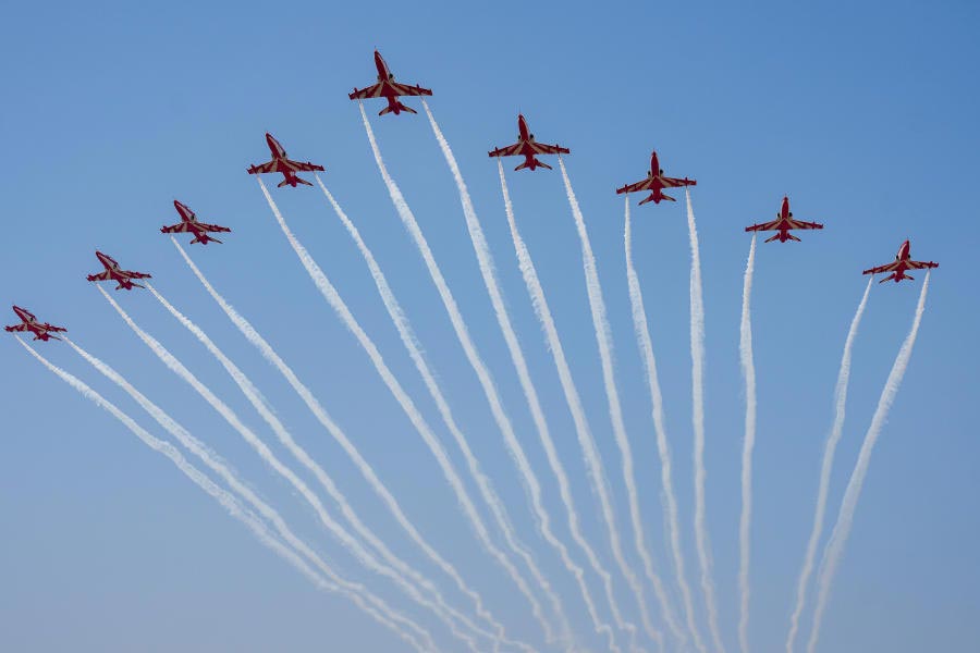 দুপুর ১টা ৩৫ মিনিটে ‘সূর্যকিরণ এয়ার শো’ শুরু হবে। দুপুর ১টা ৫০ মিনিটে ভারতীয় বিমানবাহিনীর এই বিশেষ ‘এয়ার শো’ শেষ হয়ে যাবে।