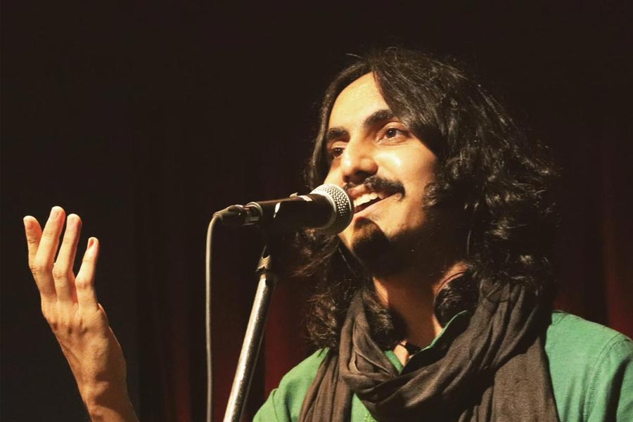 প্রথম ইনিংসে পানীয় বিরতিতেও থাকছে নানা রকম আয়োজন। সঙ্গীতশিল্পী আদিত্য গাড়ভির পারফরম্যান্সের আয়োজন করা হয়েছে সেই সময়। ইতিমধ্যেই ইউটিউব মাধ্যমে জনপ্রিয় হয়ে উঠেছে আদিত্যের গাওয়া ‘খালাসি’ গানটি।