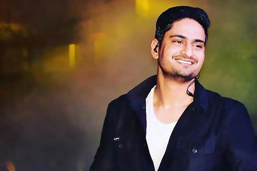 ‘ঢিসুম’, ‘দিলওয়ালে’, ‘অ্যায় দিল হ্যায় মুশকিল’, ‘কম্যান্ডো ২’ এবং ‘টিউবলাইট’-এর মতো একাধিক হিন্দি ছবিতে গান গেয়ে জনপ্রিয় হয়ে উঠেছেন সঙ্গীতশিল্পী অমিত মিশ্র। রবিবার বিশ্বকাপের মঞ্চে দেখা যাবে অমিতের পারফরম্যান্সও।