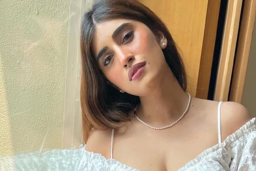 রবিবার বিশ্বকাপ ফাইনালে নরেন্দ্র মোদী স্টেডিয়ামে পারফর্ম করতে দেখা যাবে আকাসাকে।