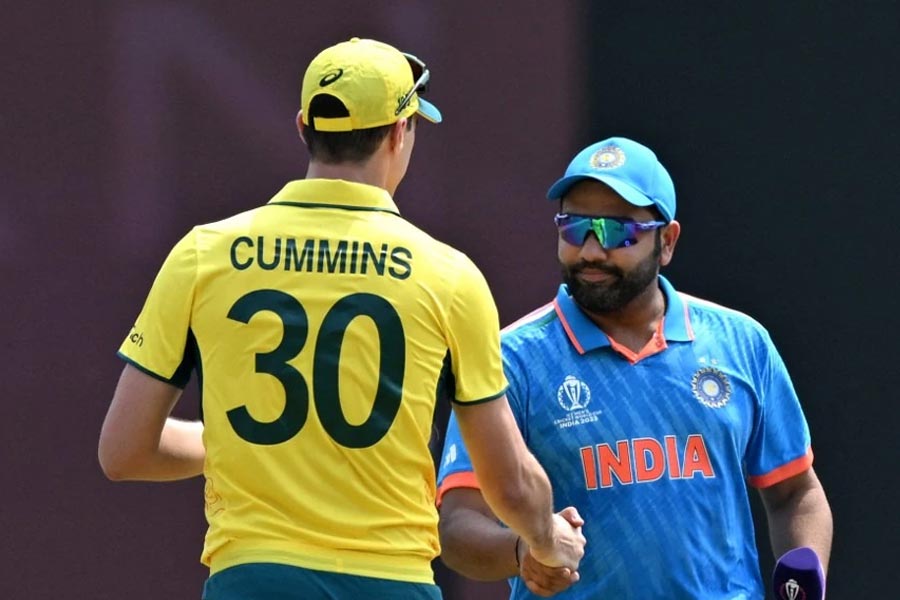 নিউ জ়িল্যান্ডকে হারিয়ে ভারত ফাইনালে উঠেছে। বৃহস্পতিবার অস্ট্রেলিয়া জিতেছে দক্ষিণ আফ্রিকার বিরুদ্ধে। ২০০৩ সালের পর আবার ভারত এবং অস্ট্রেলিয়া একে অপরের বিরুদ্ধে খেলবে বিশ্বকাপের ফাইনালে।