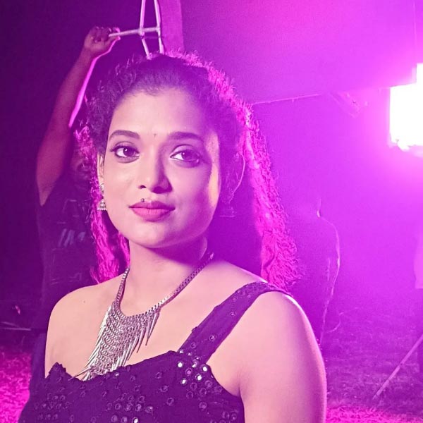 ইনস্টাগ্রামে অনুরাগী সংখ্যাও নজরে পড়ার মতো। ইতিমধ্যেই অভিনেত্রীর অনুরাগীর সংখ্যা সাড়ে তিন লক্ষের গণ্ডি পার করে ফেলেছে।